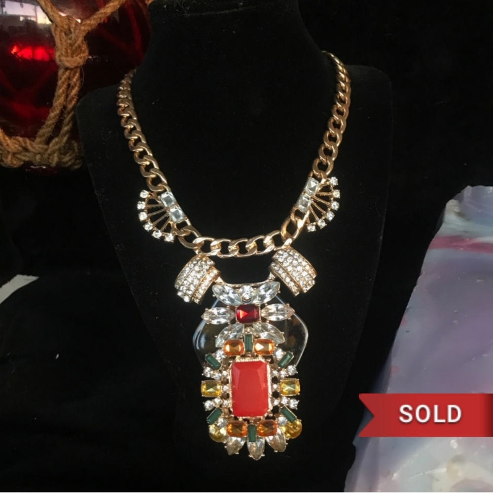 ❌SOLD❌VINTAGE⭐️Gold Tone Multi-Gem Statement